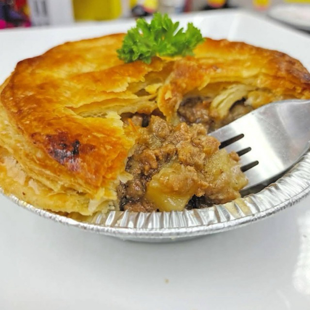 Traditional Aussie Pie beef and Potato 2 Pack 500g (250g x 2) – ออสเตรเลีย ออซซี่พายเนื้อและมันฝรั่ง 2แพ็ก 500ก.