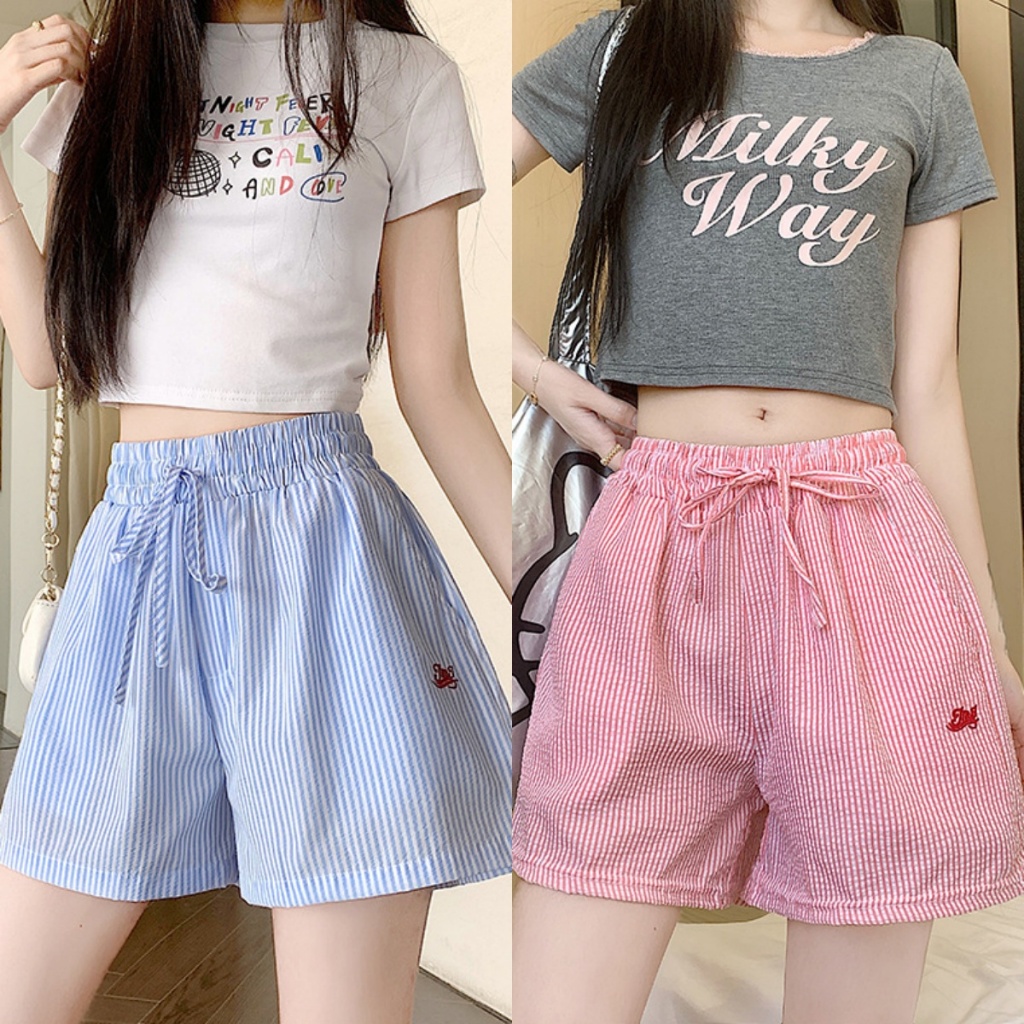 Blossom Closet🍄กางเกงขาสั้นลายทางเกาหลี กางเกงขาสั้นเอวสูงผู้หญิง ปักตัวอักษร หลวม ลำลอง