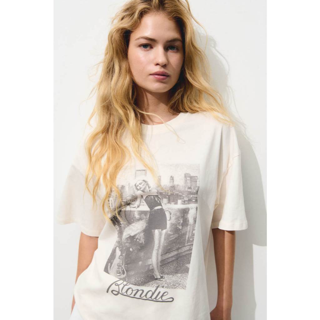 H&M(เอชแอนด์เอ็ม) เสื้อยืดพิมพ์ลายแบบโอเวอร์ไซส์ ผู้หญิง 1296052