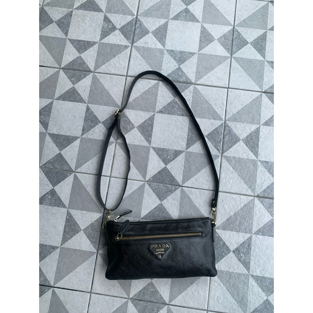 กระเป๋า PRADA แท้ ป้ายเหล็ก หนังแท้10นิ้ว สายเทียบ มือสอง