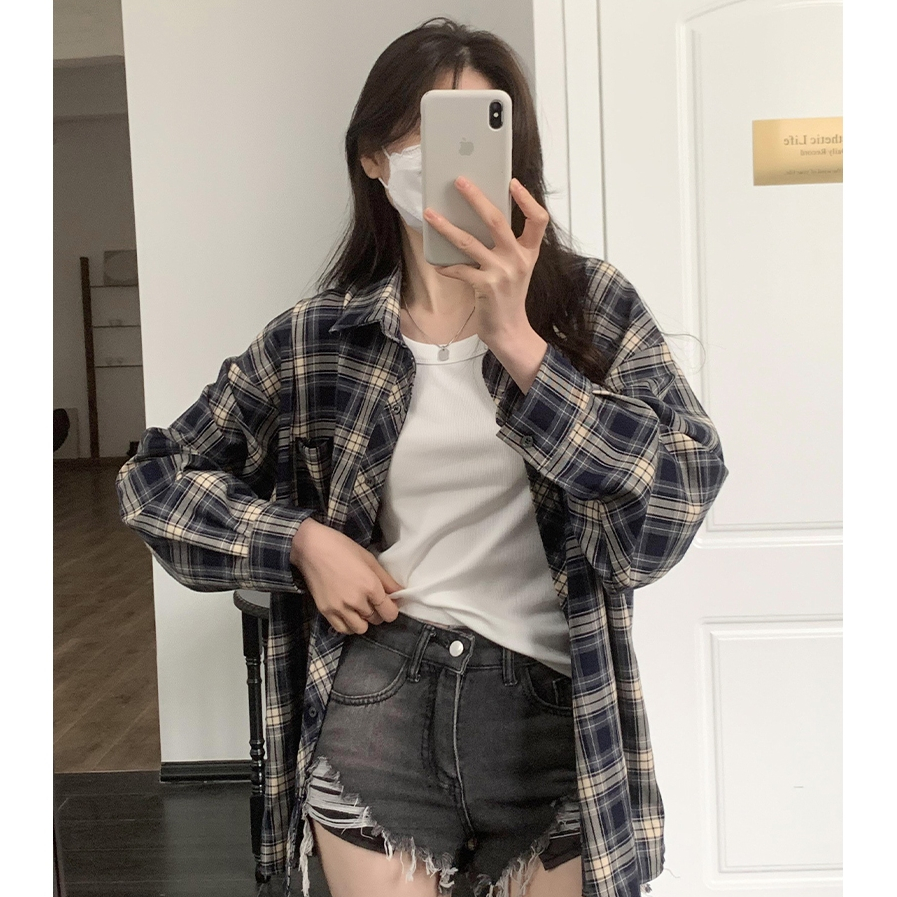 เสื้อเชิ้ตผู้หญิงแขนยาว ลายสก๊อต สีกรมท่า ทรงหลวม ไซส์ใหญ่ มีกระเป๋า เนื้อผ้าใส่สบาย เสื้อกันแดด