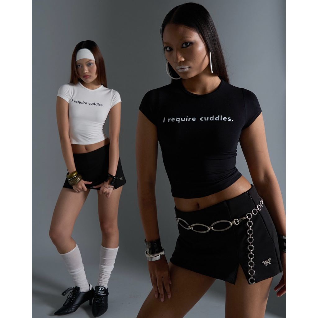 CODDLE GIRLS CLUB - “I require cuddles” BABY TEE เสื้อยืดเข้ารูปสกรีนหน้าหลัง