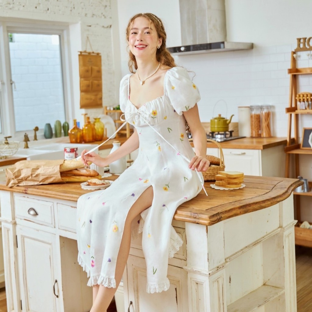 LINENNE – Alice on the weekend (เดรสลายปักแขนตุ๊กตา)