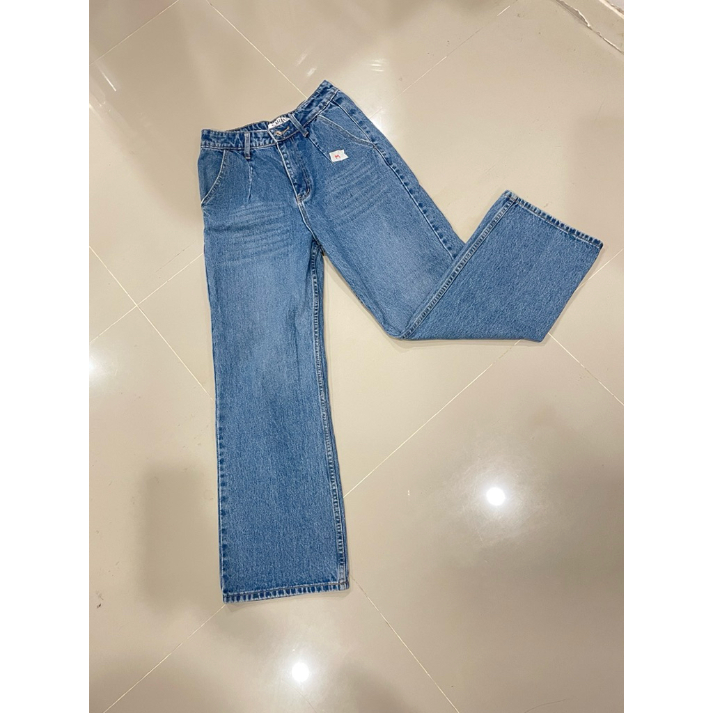 กางเกงยีนส์ Saran-กระบอกจีบหน้าหลัง มือสอง ราคา 590.-