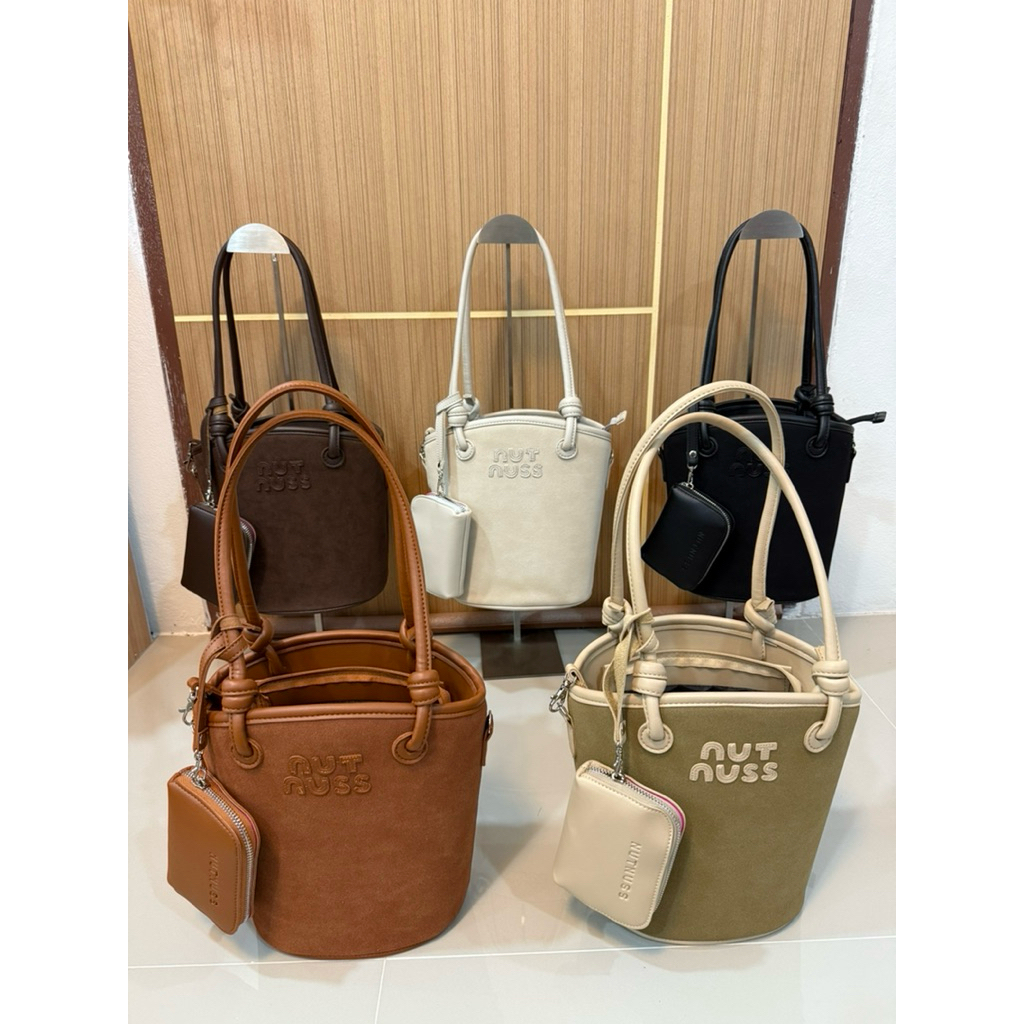 กระเป๋าทรงถัง กระเป๋าNutnuss หนังกลับ+PU รุ่นZipp ฐาน7.5นิ้ว สูง9นิ้ว กว้าง5.5นิ้ว มีช่องซิป มีสายยาว