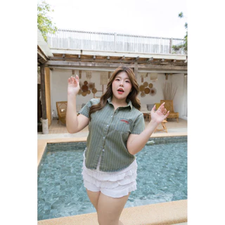 JARINYA (M-2XL) เสื้อเชิ้ตยีนส์แขนสั้น แต่งกระเป๋างานปัก JARINYA ผ้ายีนส์แท้ เนื้อดีไม่บาง ทรงสวยเข้ารูป