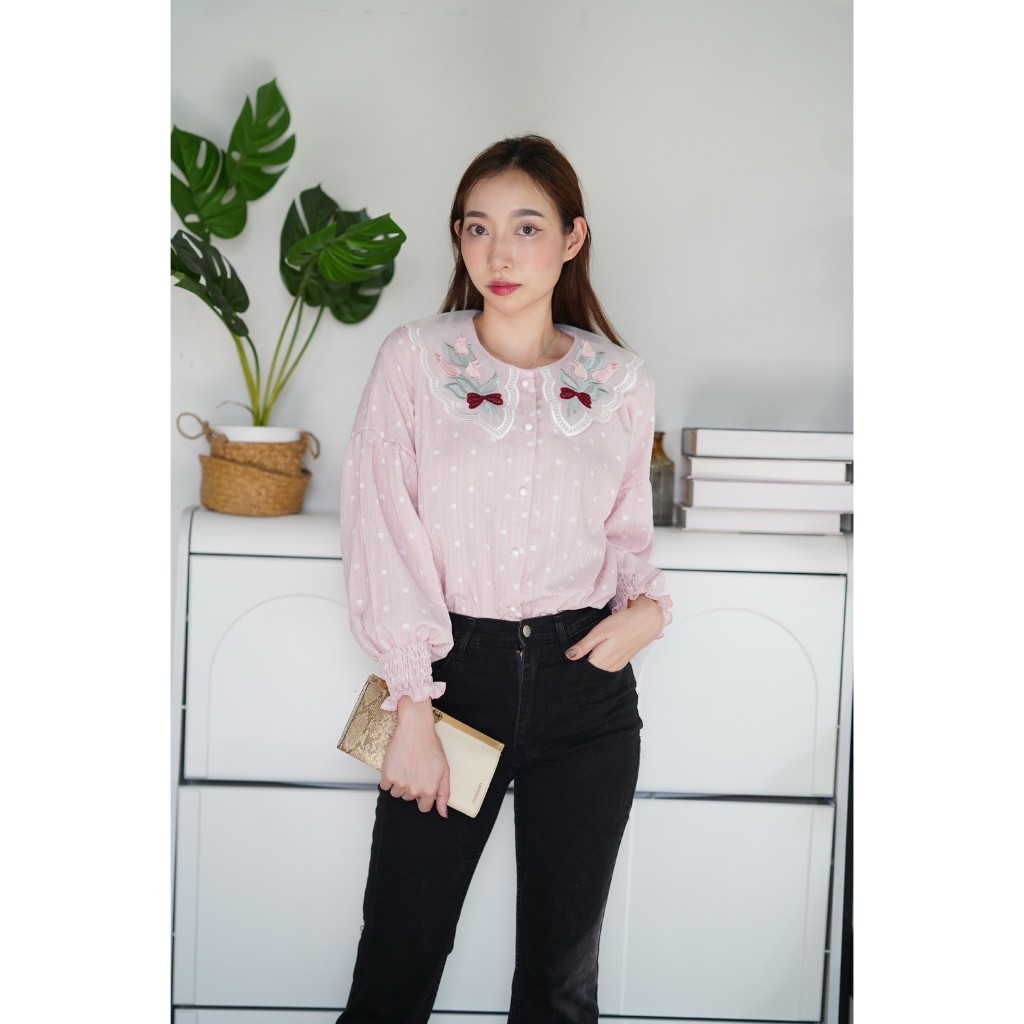 ป้าย Saturday เสื้อผ้าเนื้อนิ่มพิมพ์ลายจุดแต่งปกผ้าแก้วปักดอกไม้ อก 42 นิ้ว ยาว 26 นิ้ว - รูปที่ 7