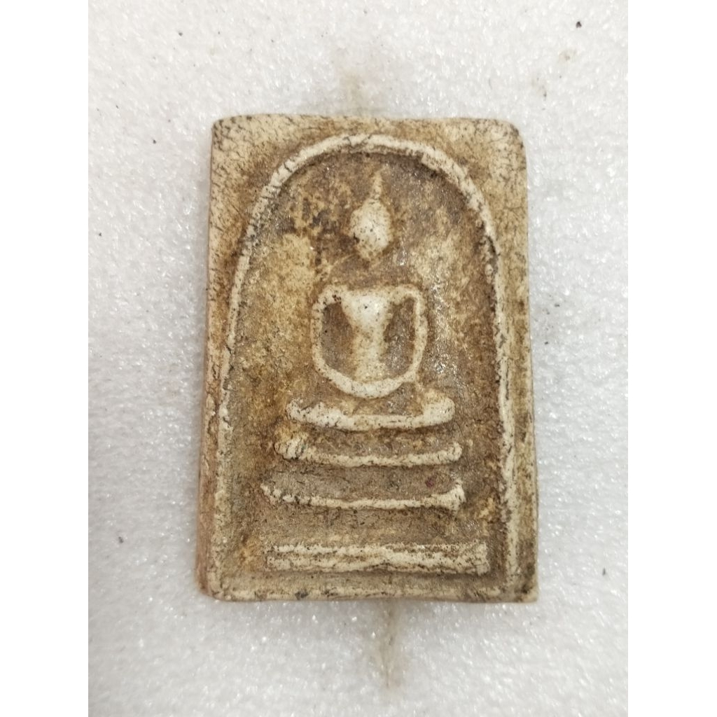 พระสมเด็จเนื้อผงไม่ทราบที่ no 2826