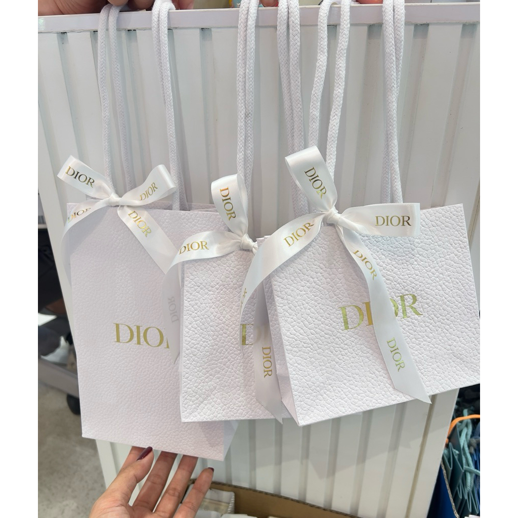 ถุงกระดาษ Dior จากเครื่องสำอางค์ช็อปไทยค่า 🛍️🎀