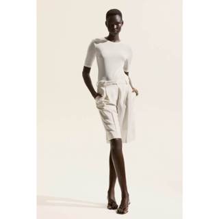 H&M(เอชแอนด์เอ็ม) เสื้อยืดฟิตติ้ง ผู้หญิง 1299917