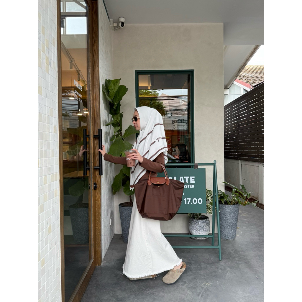 PRE-ORDER HIJAB • 15 yaoree (mocha/milk) (110x110cm)