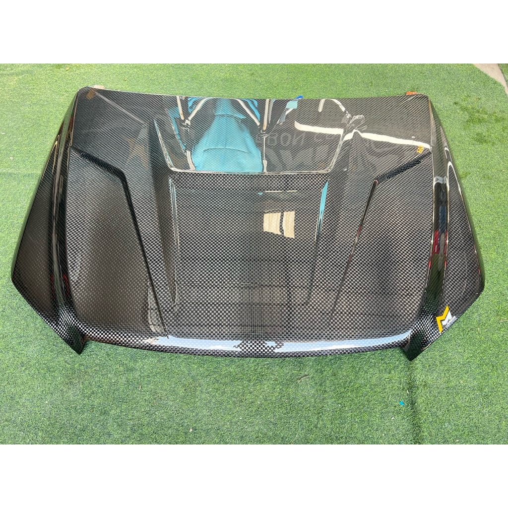 ฝากระโปรงคาร์บอน อีซูซุ2020-2023 ลายผ้าF1 ทรง3New ขึ้นงานระบบแวคคั่มอินฟิวชั่น รับประกันงาน 1 ปี  mu-x