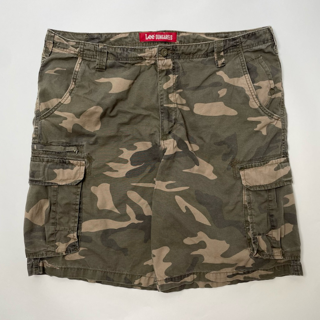 กางเกงคาร์โก้ ขาสั้น สามส่วน กระเป๋าข้าง ลายพรางทหาร Cargo camo short (เอว40) แบรนด์ Lee DUNGAREES 💯