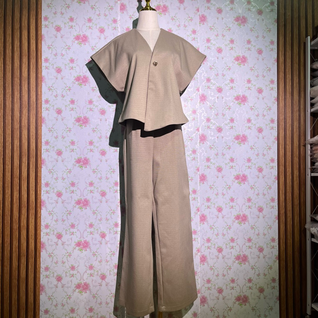 ชุดเซ็ตเสื้อ+กางเกงขายาวงานป้ายOrder pangpang(มือ2)