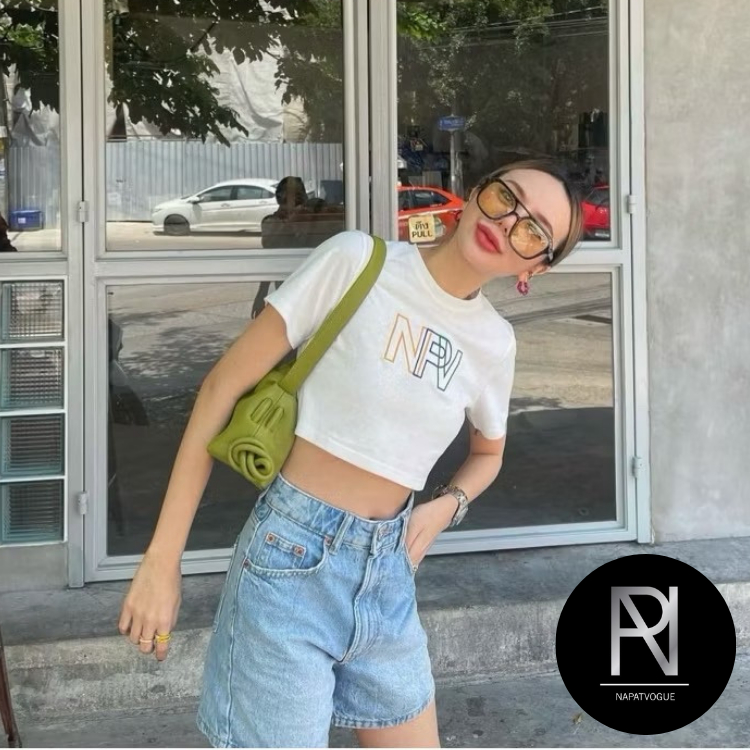 ♡ NAPATVOGUE - NPV CROP TOP เสื้อครอปปัก NPV สีขาว