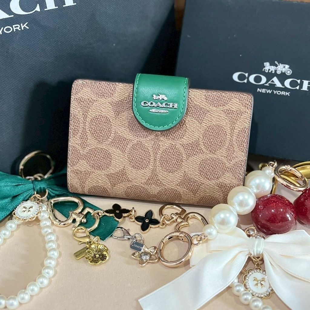 สีคอลใหม่ COACH MEDIUM CORNER ZIP WALLET IN SIGNATURE CANVAS CW786