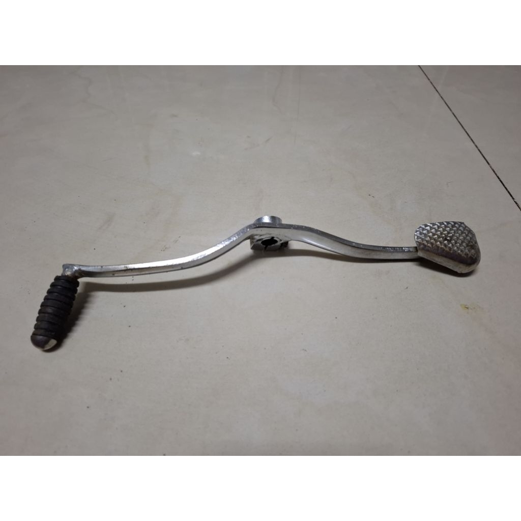 ขาเกียร์ Honda CD125A-CD175A-CD125E-CD175E-CD125K-CD175K-SS125A ของแท้เก่าญี่ปุ่นสวยๆฟันคมๆพร้อมใส่ใ