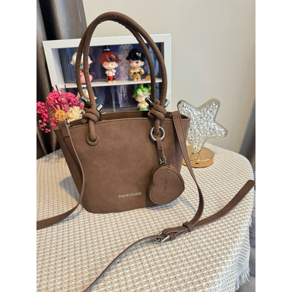 Used💥กระเป๋าTOAST หนังกลับ - The pastry studio สภาพใหม่