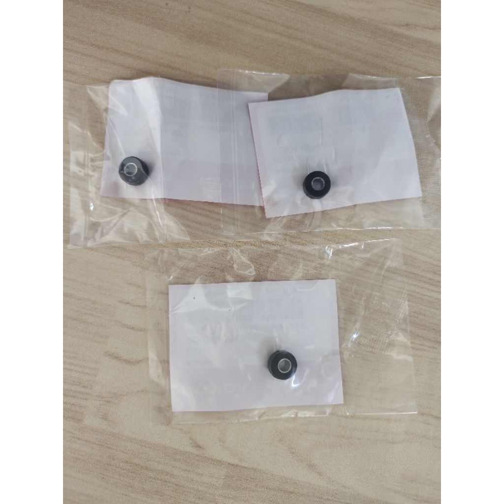 ลูกยางคลัทช์ 3 ก้อน wave125 wave125i ปลาวาฬทุกรุ่น (ราคา 3 ชิ้น) แท้เบิกศูนย์ 22804-KPH-880