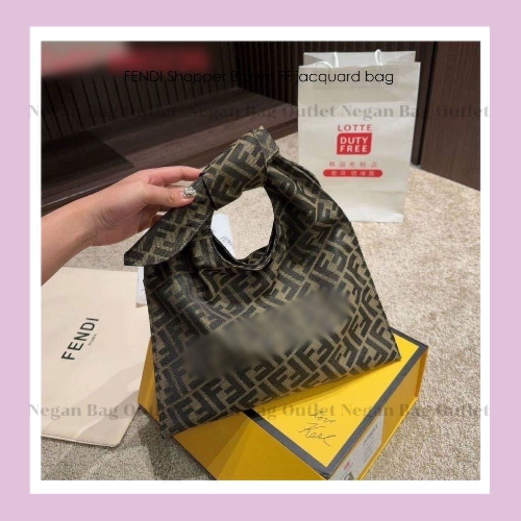 กระเป๋าทรงช็อปเปอร์ลายโมโนแกรม FF Shopper Brown FF jacquard bag