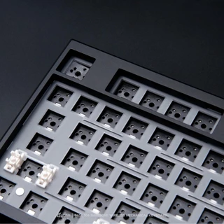 [ประกัน 1 ปี] คีย์บอร์ด Loga Base Full-size 104 ปุ่ม Barebone RGB Wired 2.4ghz Bluetooth เคสพลาสติก Mechanical Keyboard