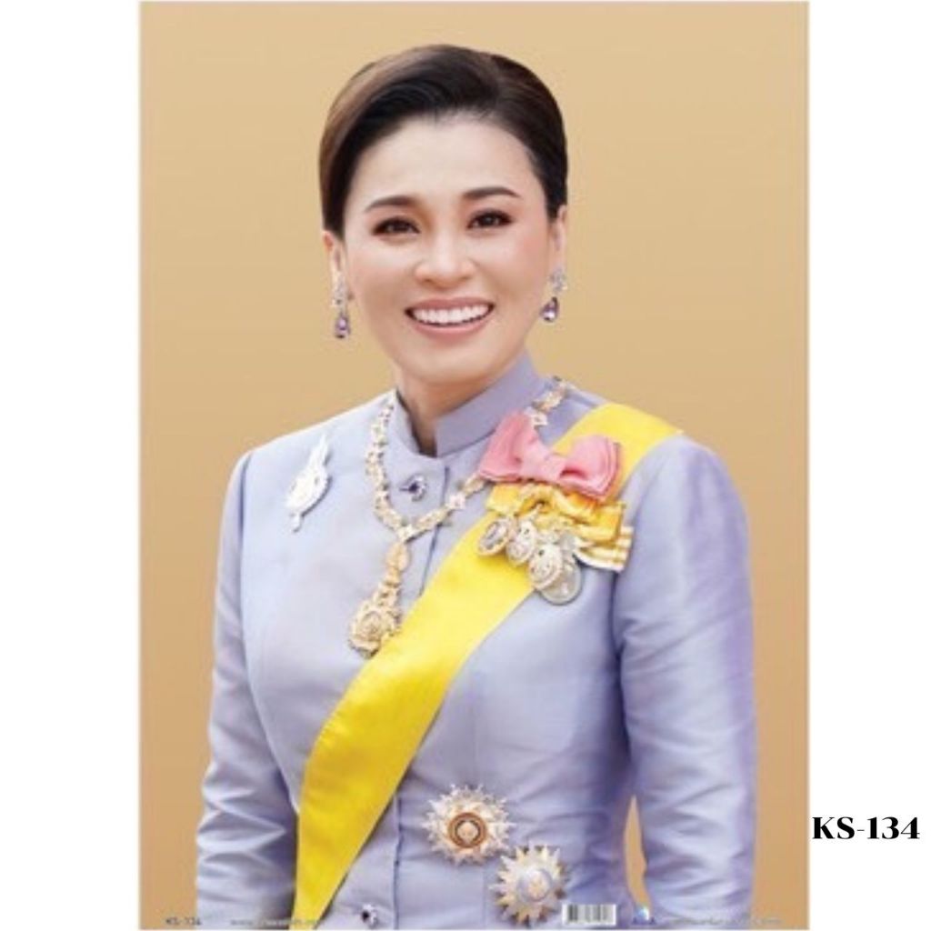 ภาพโปสเตอร์มงคล พระบรมฉายาลักษณ์รัชกาลที่10 ในหลวง ร.10 และพระบรมราชินี ขนาด15×21″นิ้ว ราคา ถูกที่สุด ดีลบีเคเค แกลเลอรีภาพที่ 3