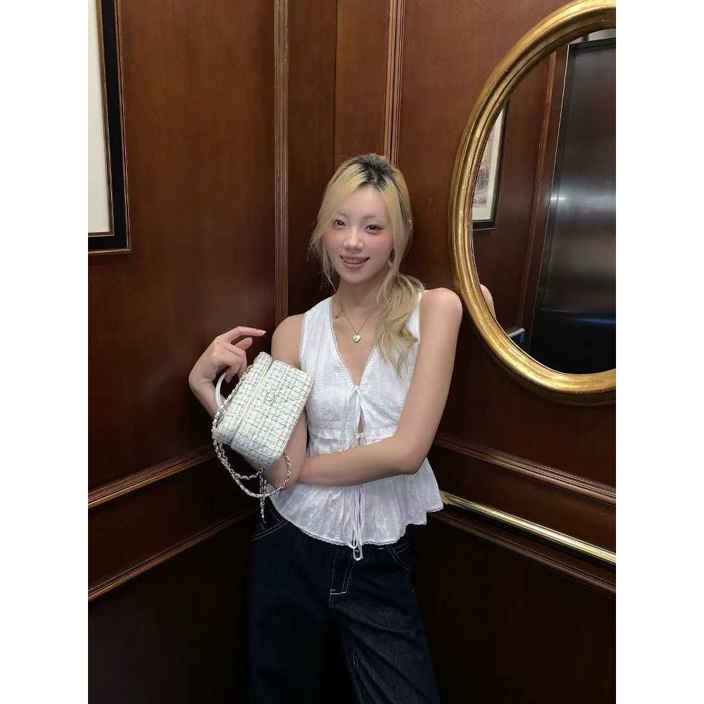 Dolly Chic - เสื้อกล้าม คอวี งานฉลุลูกไม้ ผูกหน้าผ้าคอตตอน คัตติ้งดีมาก สไตล์สาย ฝ - รูปที่ 2