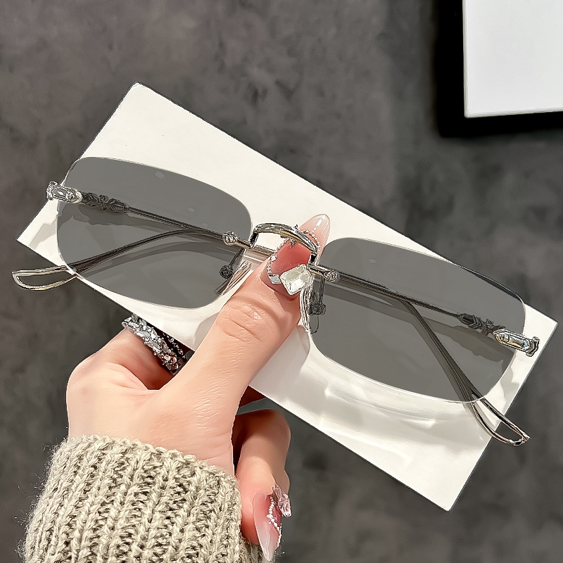 สินค้าจุด แว่นตาไร้กรอบ แว่นสายตาสั้นผู้หญิง ทรงเหลี่ยม กรอบเล็ก น้ำหนักเบามาก แว่นอ่านหนังสือป้องกันแสงสีฟ้าแบบไร้กรอบ - รูปที่ 4