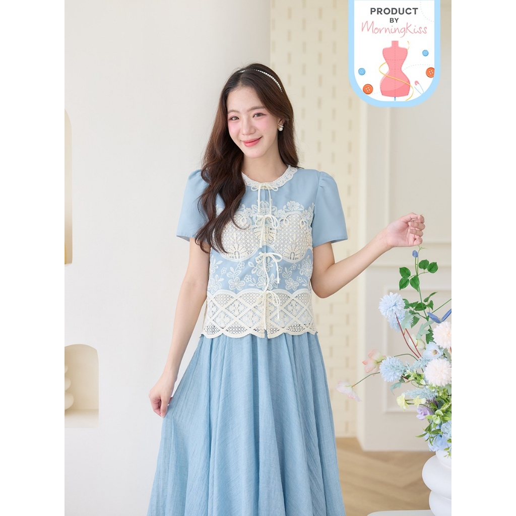 02-356 เสื้อแขนสั้นผ้าคอตตอน ฉลุลายลูกไม้โทนสีฟ้าครีม Cherine Cloudy Blouse - 7 ไซส์