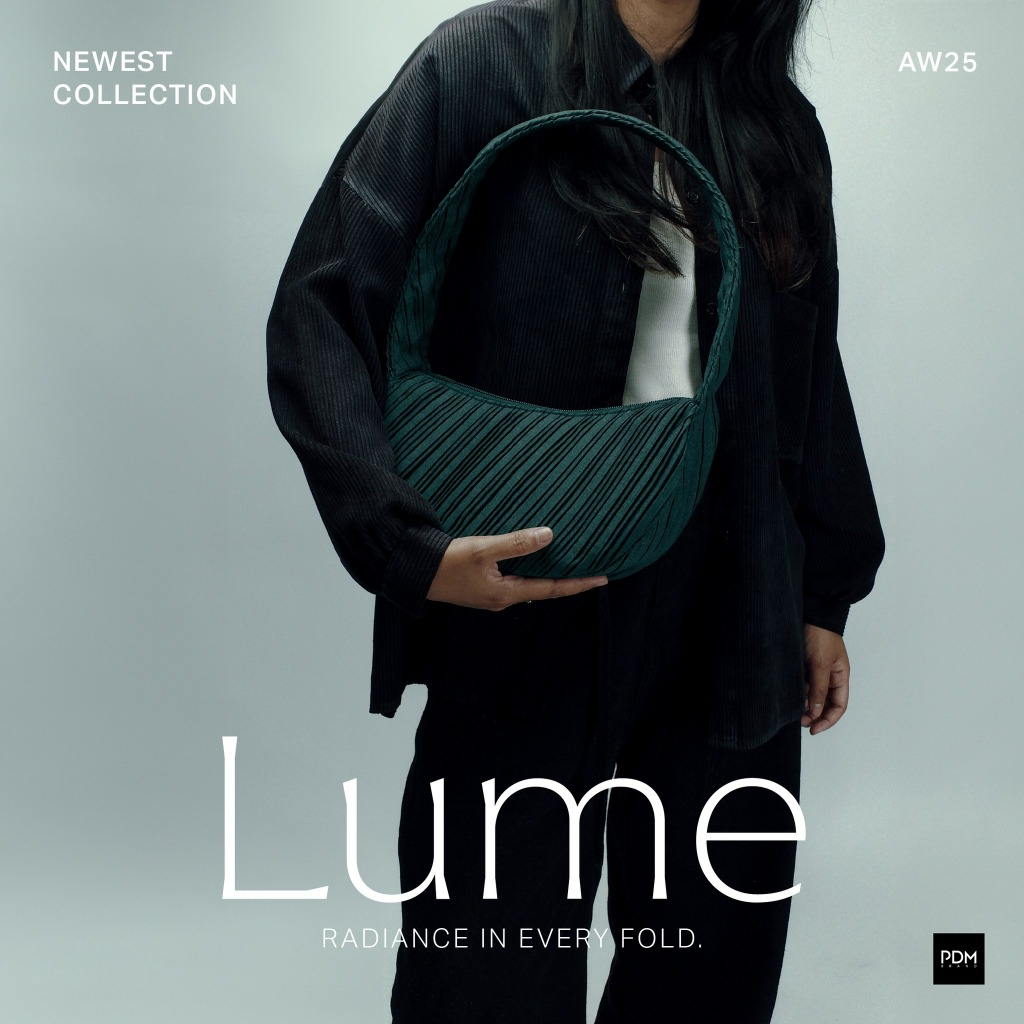 PDM กระเป๋าผ้าพลีท สะพายไหล่ Lume Shoulder Bag