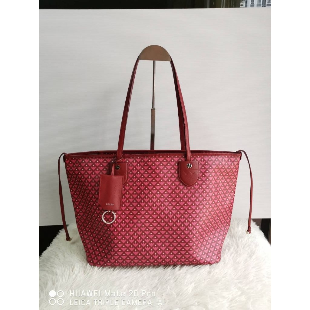 กระเป๋าสะพายข้าง Bally มือสองของแท้