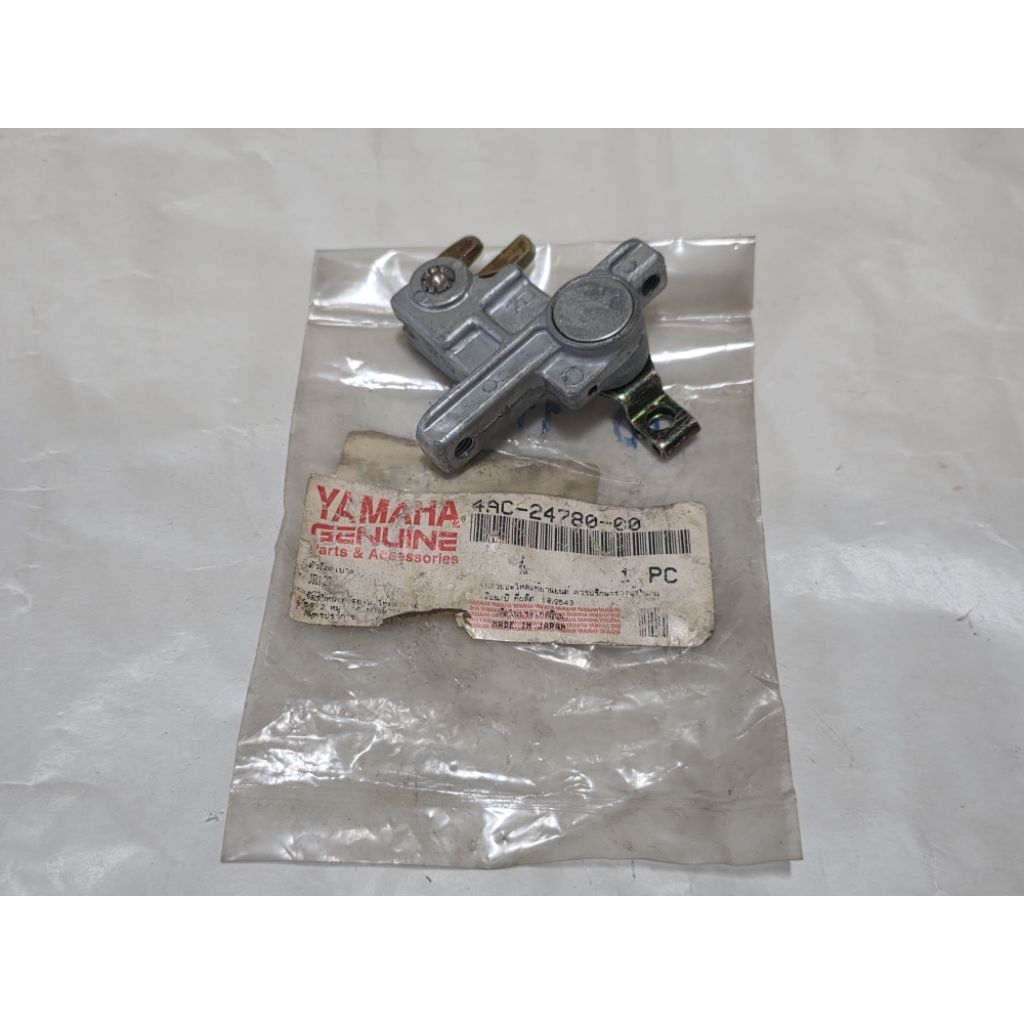 ตัวล๊อกเบาะ Yamaha​ JR120 แท้ใหม่