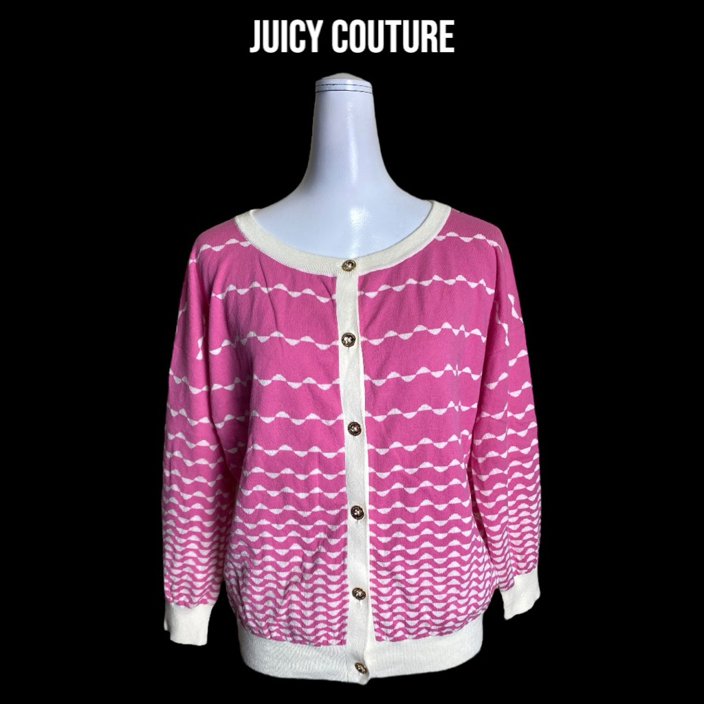 Juicy Couture เสื้อคาร์ดิแกนผ้าถักลายคลื่นสีชมพูขาว