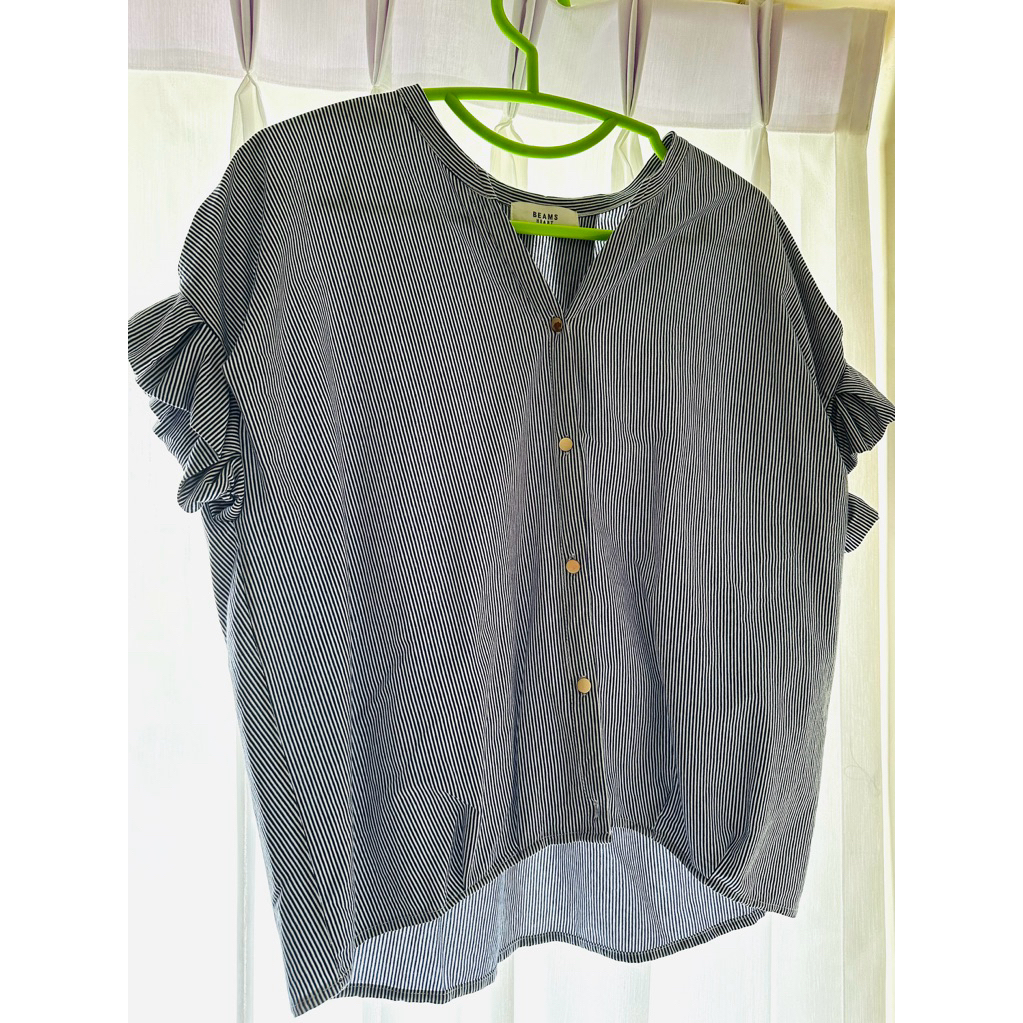 Beams heart- เสื้อคอแหลม