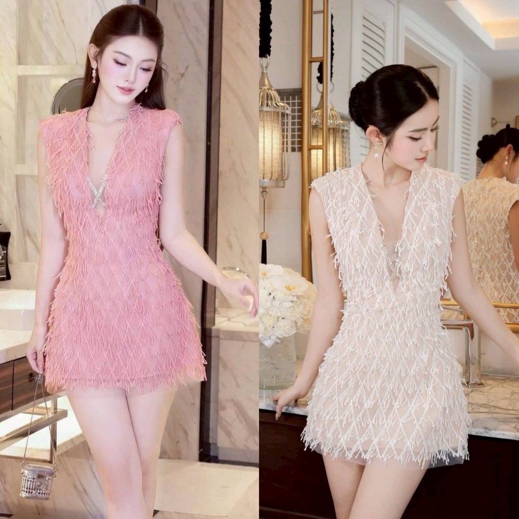 Rattana เดรสลุคคุณหนู น่ารักที่สุด  ทรงสวยมาก ดีเทลแต่เพชรช่วงหน้าอก น่ารักมาก  แต่งซีทรู ช่วงหน้าอก เนื้อผ้าสวยเก๋