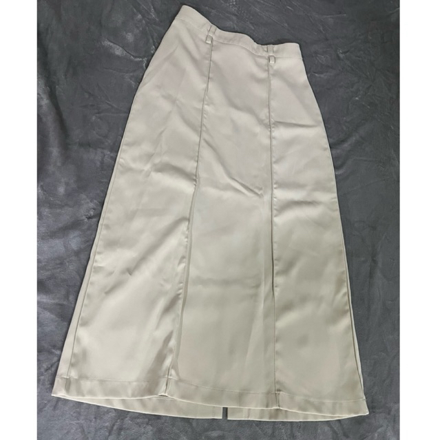 [🐣SRN official มือสอง] Lainie Long Skirt กระโปรงยาวผ่าหลัง ผ้าลิลลี่