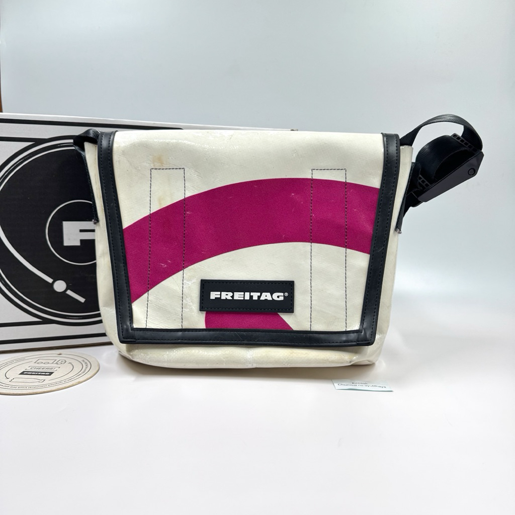 Freitag Lassie ผ้าขาว🩷🤍