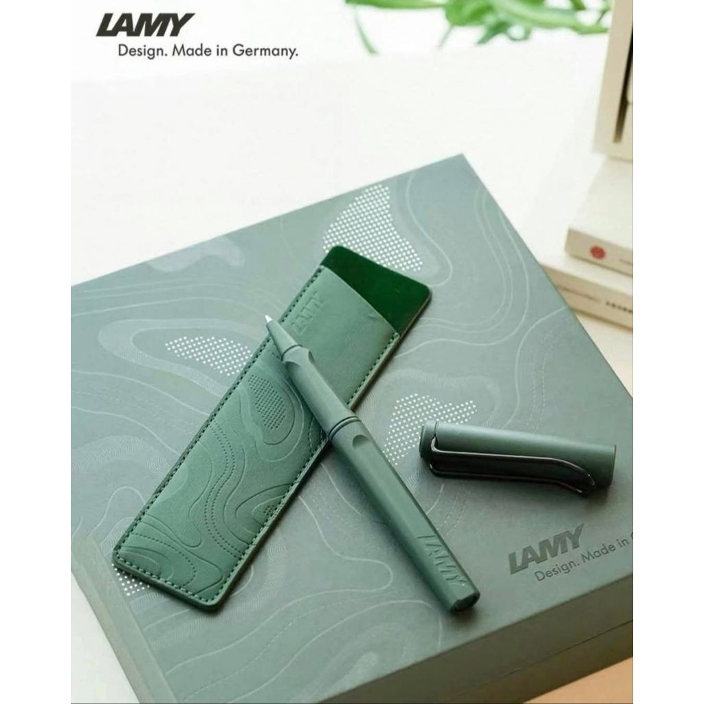 LAMY Safari Matt Green Rollerball 2025  สีเขียวเข้มเนื้อด้าน คลิปดำ