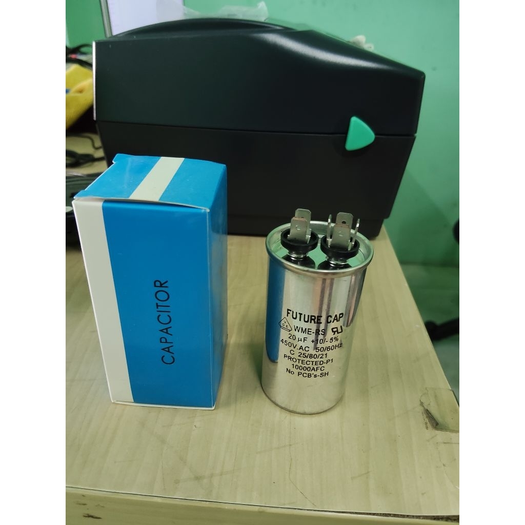 รันแอร์ 20uf. คอนเดนเซอร์ 20UF. 450V.  แค๊ปรัน20UF. มีกล่องสีฟ้า