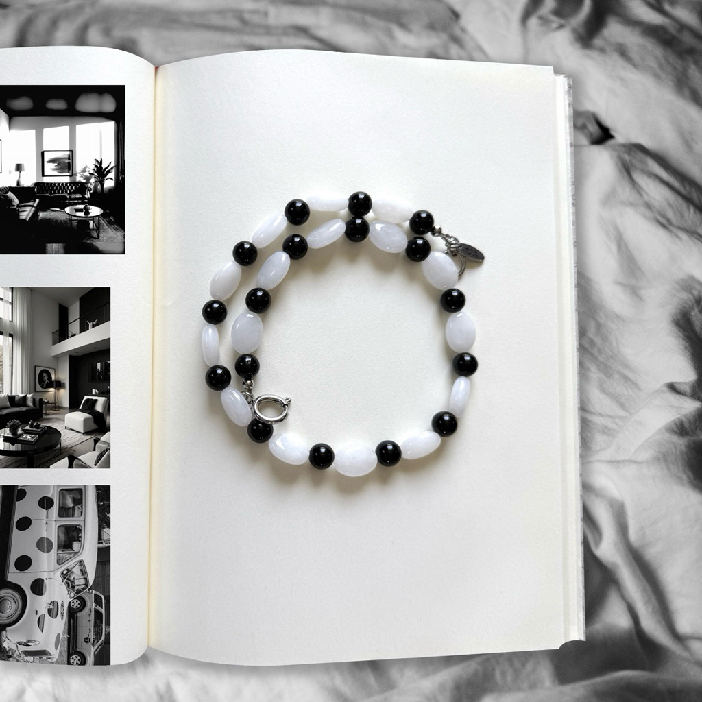 สร้อยคอหินแท้ polkadottขาว-ดำ 40 ซม. ความหมายสมดุลหยินหยาง Handmade Necklace Yin Yang Balance