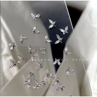 S3.ร้านไทย][ถุงละ 10 ชิ้น] : 🦋💎 อะไหล่ติดเล็บผีเสื้อเพชรไซส์จิ๋ว วิบวับหรูหรา เพิ่มความโดดเด่นให้ปลายนิ้ว 💅✨