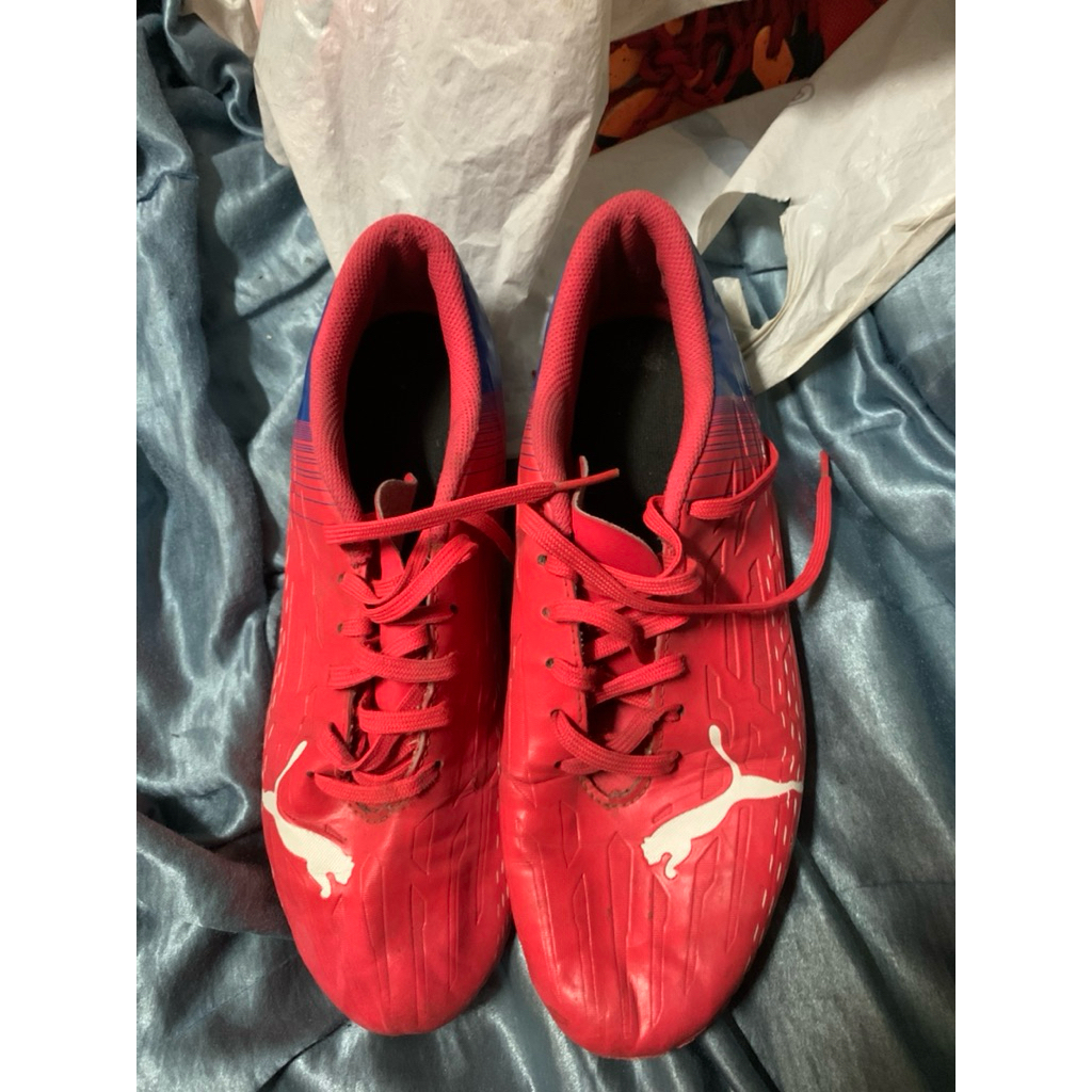รองเท้าฟุตบอลมือสอง สตั๊ดPuma ultra ขนาด41/255 สภาพดีปุ่มยังหนา เย็บพื้นมาพร้อมใช้งานยาวๆไม่ปริไม่แต