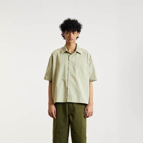 RELAXED SHIRT SHORT SLEEVE เสื้อเชิ้ตแขนสั้น ทรงบ๊อกซี่