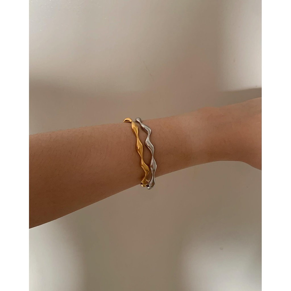 ข้อมือสเตนเลส nickle free, waterproof, long lasting HER OBJECTIVE_HER AMIE ROUGH BRACELET/CUFF (กำไลบีบปรับได้)