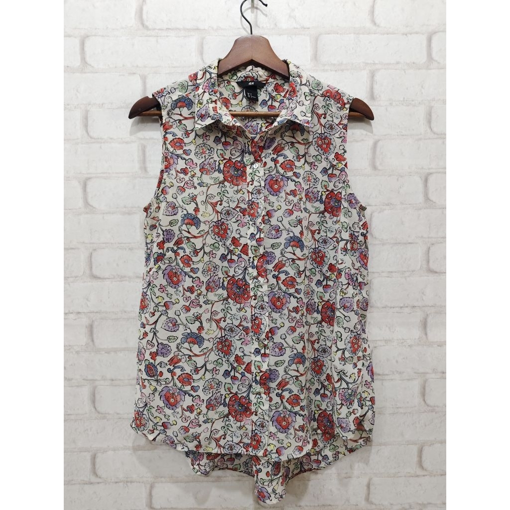 (Z19) เสื้อแขนกุด H&M คอปก มีกระดุมด้านหน้า อก 38" หน้ายาว 25" หลัง 28"