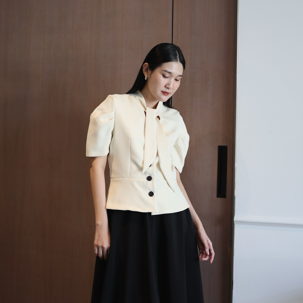 OCTOBER7th - Lyon Top - เสื้อคอวี กระดุมหน้า ทรงสวย มีซับใน ใส่สบาย