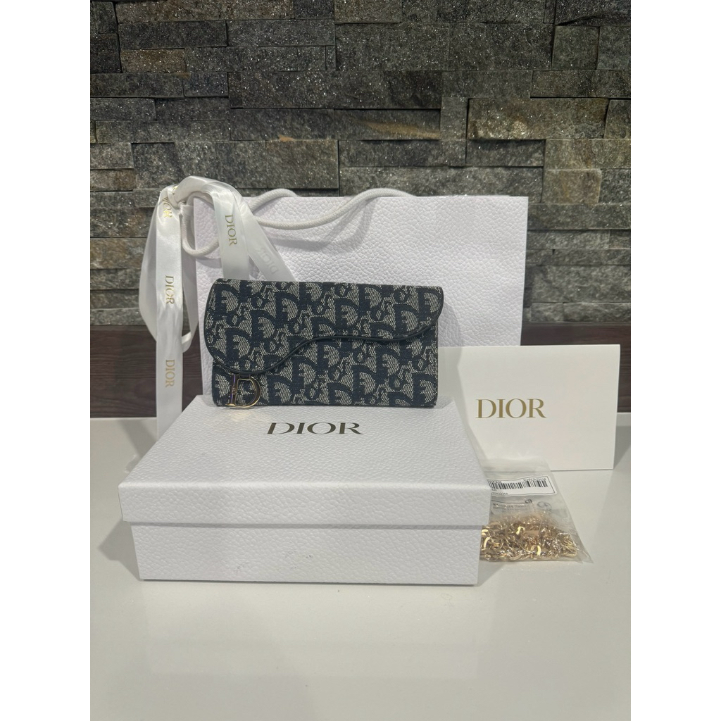 แท้💯 ของใช้ส่วนตัว กระเป๋าสตางค์ dior แถมสาย cross body สภาพเก่าเก็บแทบไม่เคยใช้งาน ปี2024