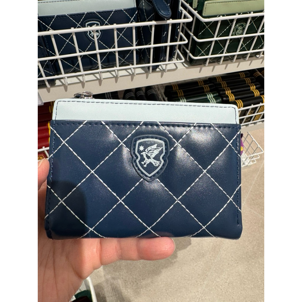 กระเป๋าใส่ธนบัตร ลายตราบ้าน harry potter ของแท้จากช๊อป (พร้อมส่งคะ)