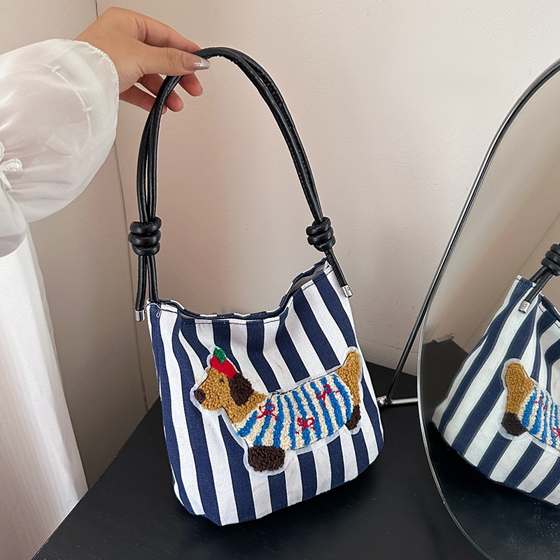 (B-2252)🔥กระเป๋าสะพายข้างสําหรับผู้หญิง ฮิตมากตอนนี้ แฟชั่นมาใหม่แฟชั่นฤดูใบไม้ผลิต สไตล์วินเทจคลาสสิค งานดี 7สี