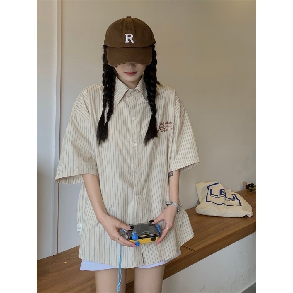 เสื้อเชิ้ตลายทางผู้หญิง แขนสั้น ลายปัก ทรงหลวม ลำลอง เหมาะกับการใส่ไปทำงาน